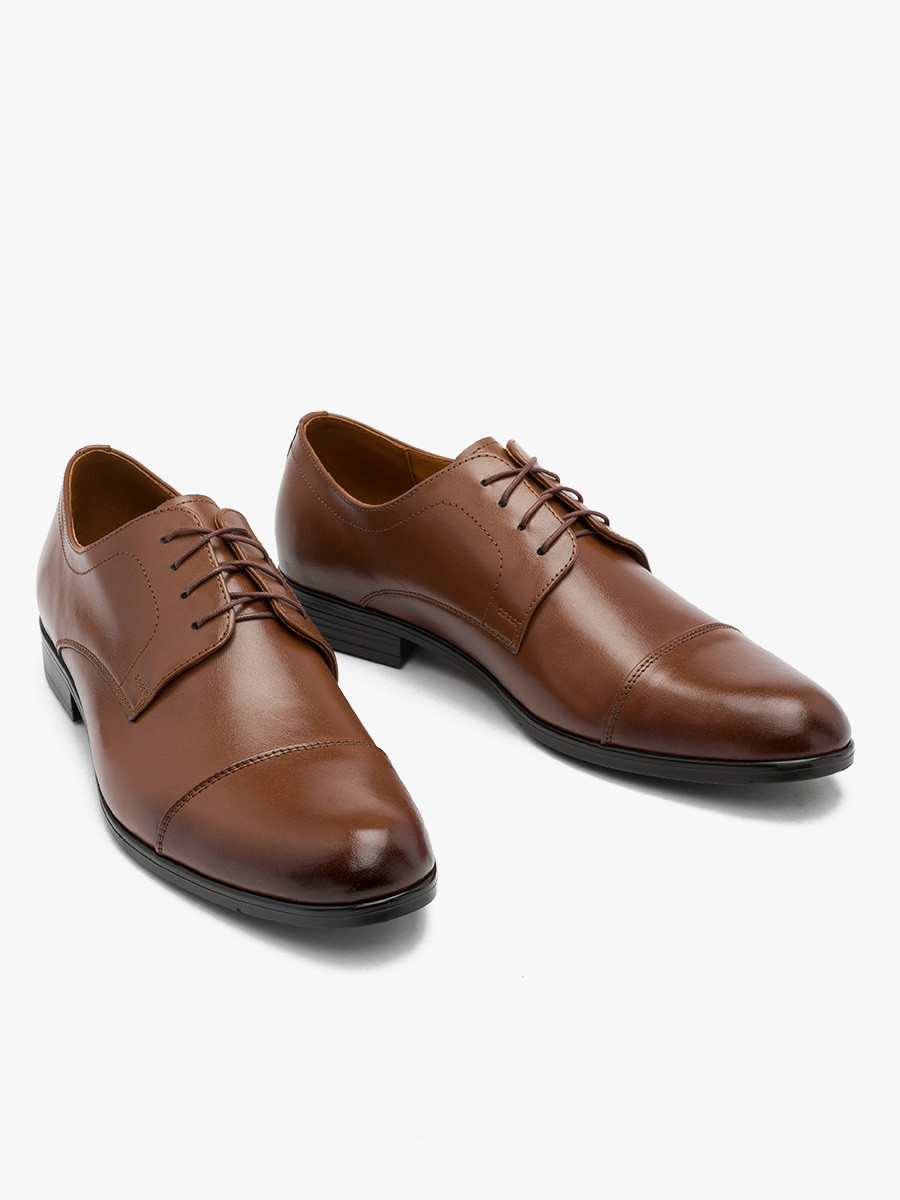 Brzowe póbuty z ozdobnymi przeszyciami