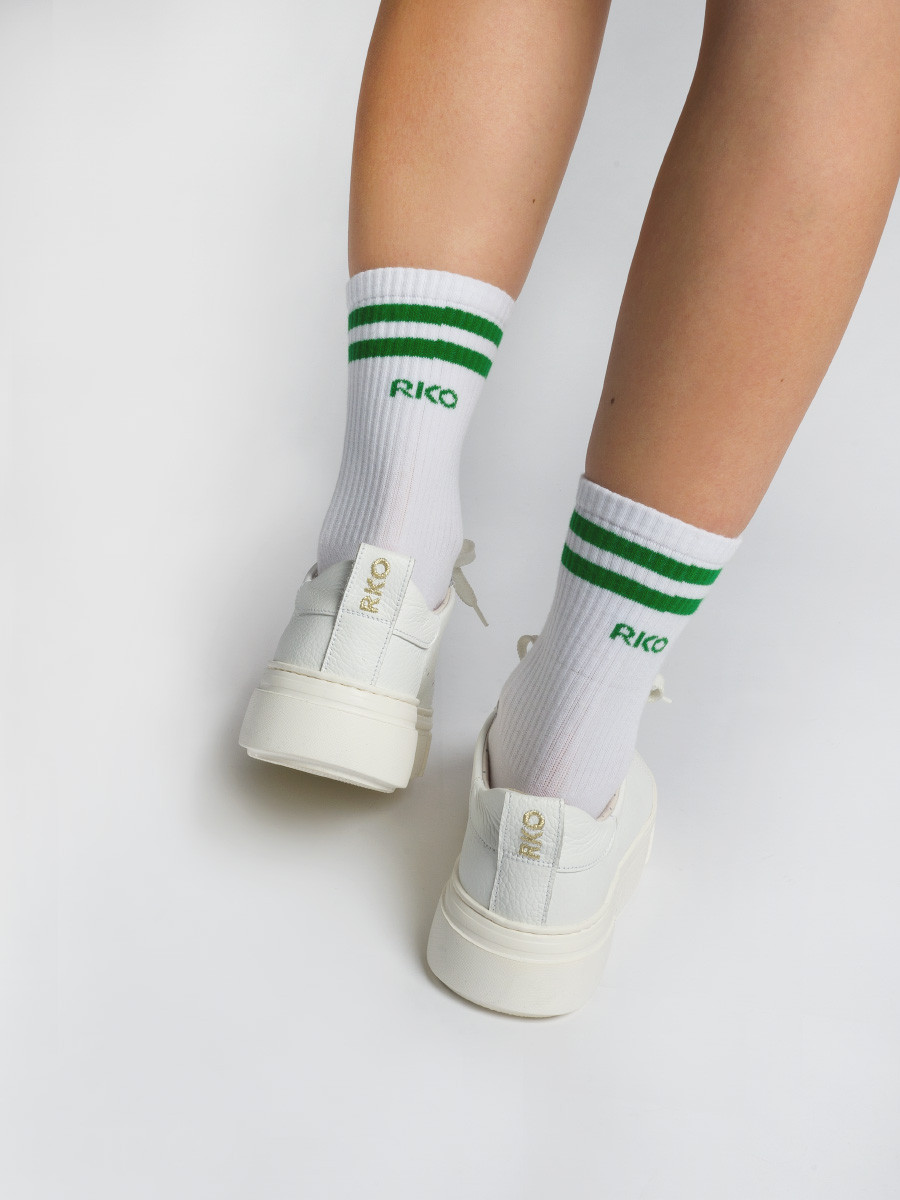 Biae skarpetki z paskami