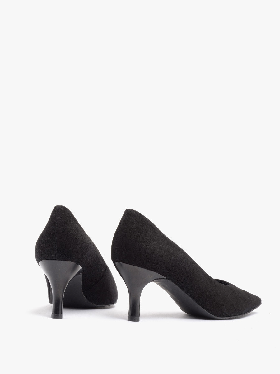Czarne szpilki welurowe