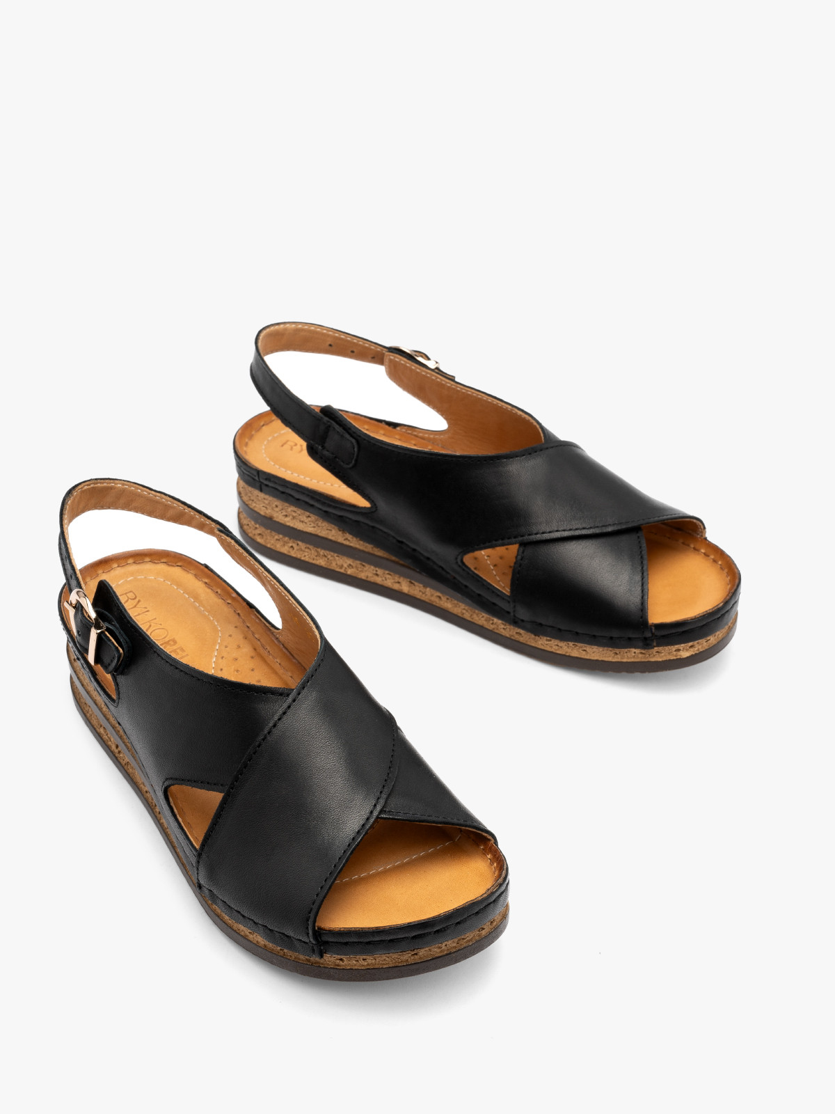 Czarne sanday na platformie