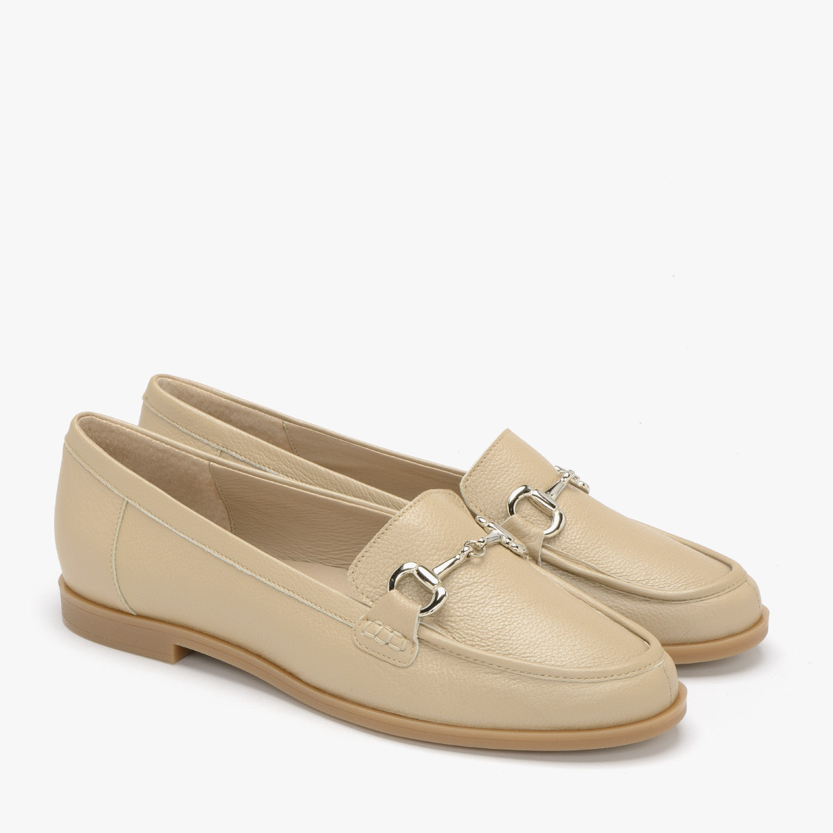 Mokasyny z ozdobnym elementem