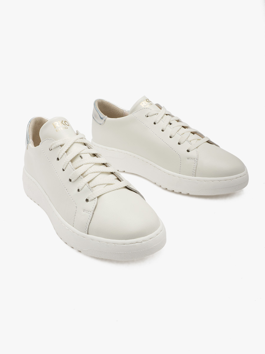 Biae póbuty sportowe z mienic si wstawk