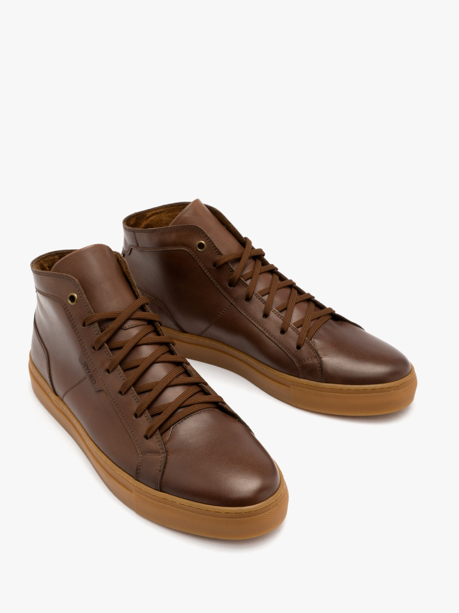 Brzowe sportowe trzewiki