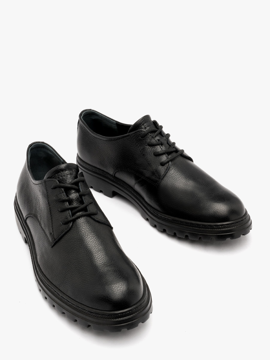 Czarny póbut mski na traktorowym spodzie