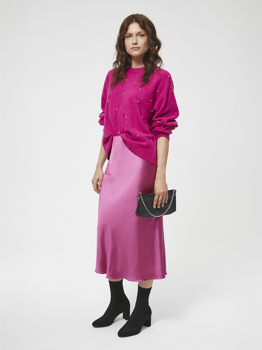 Czarny botek z elastyczn cholewk