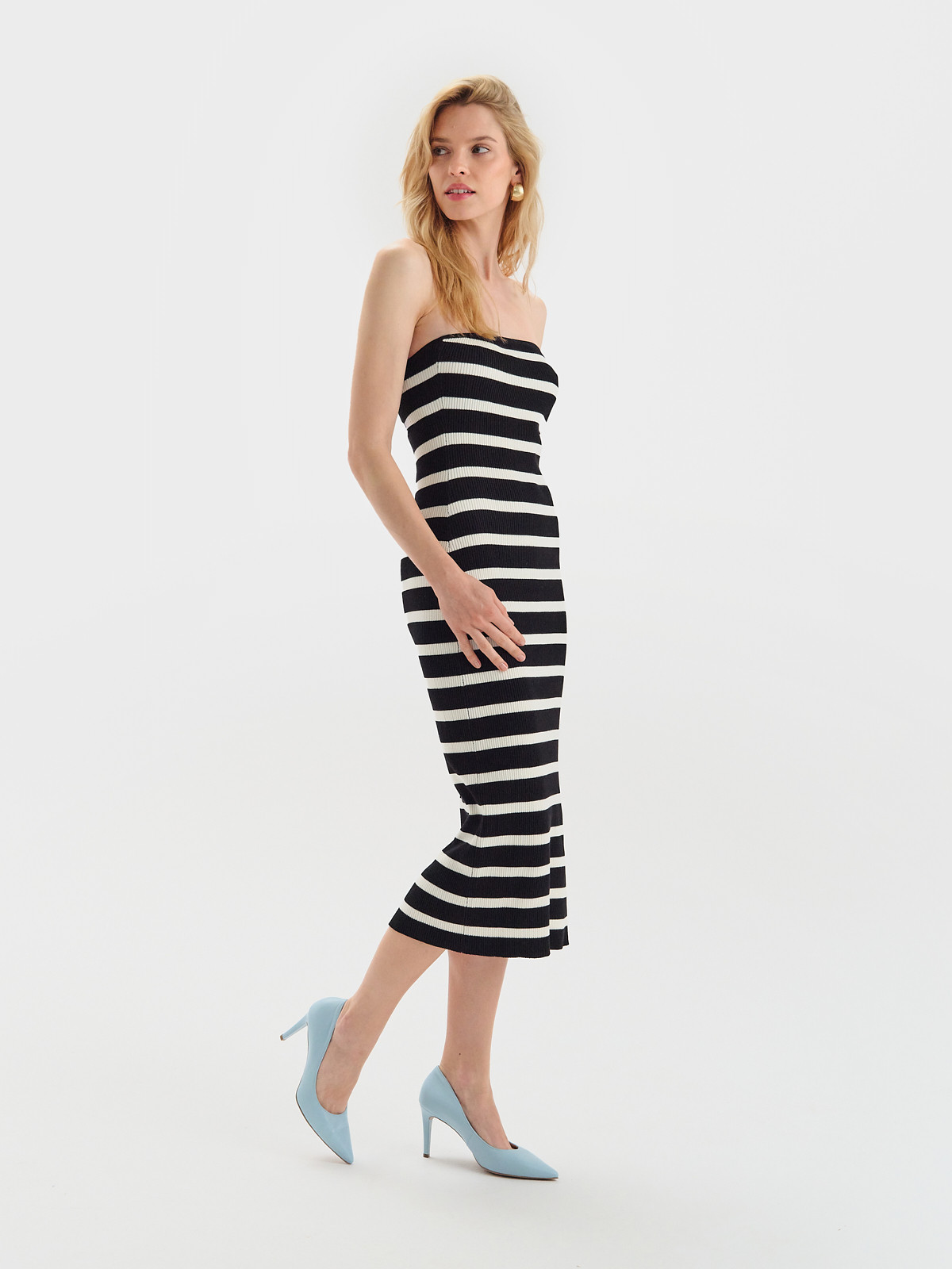 Niebieskie czóenka na szpilce