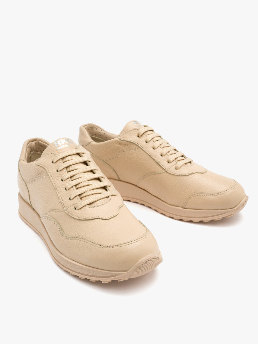 Sportowe póbuty w odcieniach beu