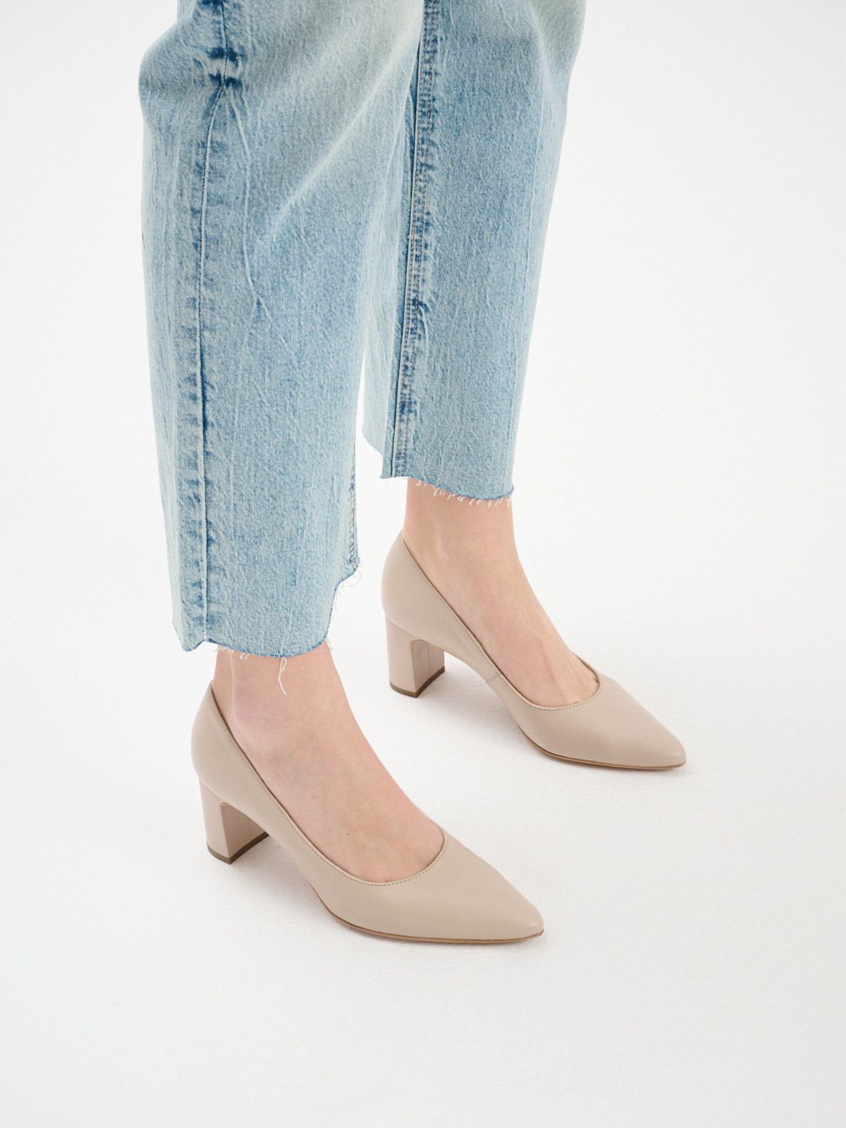 Beowe czóenka na supku