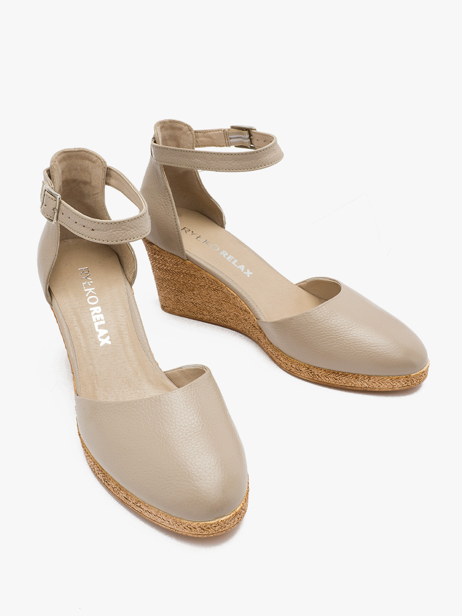 Beowe czóenka na platformie