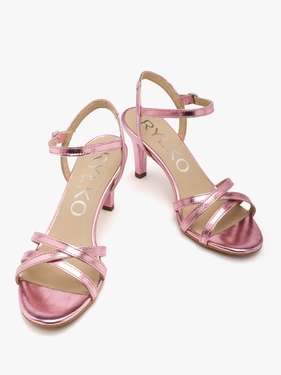 Róowy sanda na szpilce