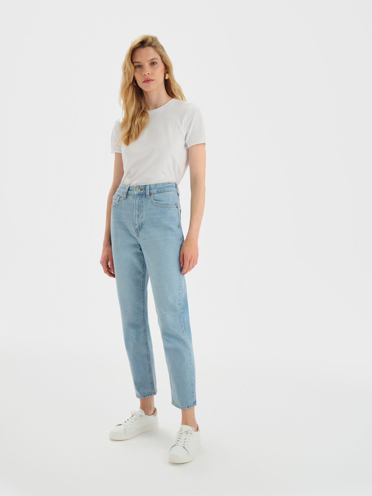 Biae póbuty sportowe z beow wstawk na picie