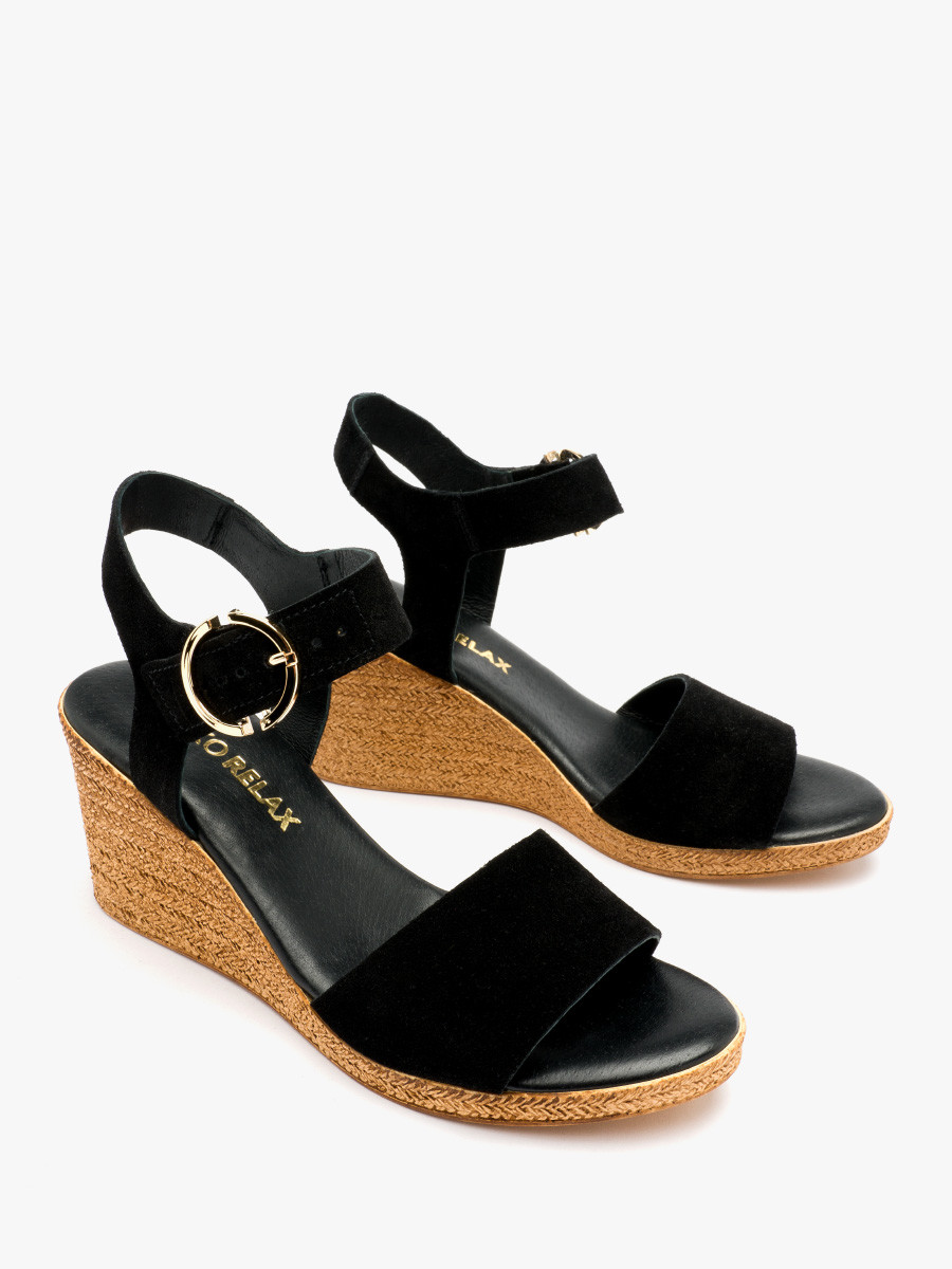 Czarne sanday na koturnie