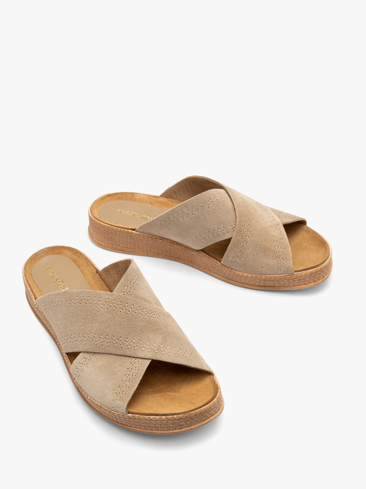 Piaskowe klapki na ozdobnym spodzie