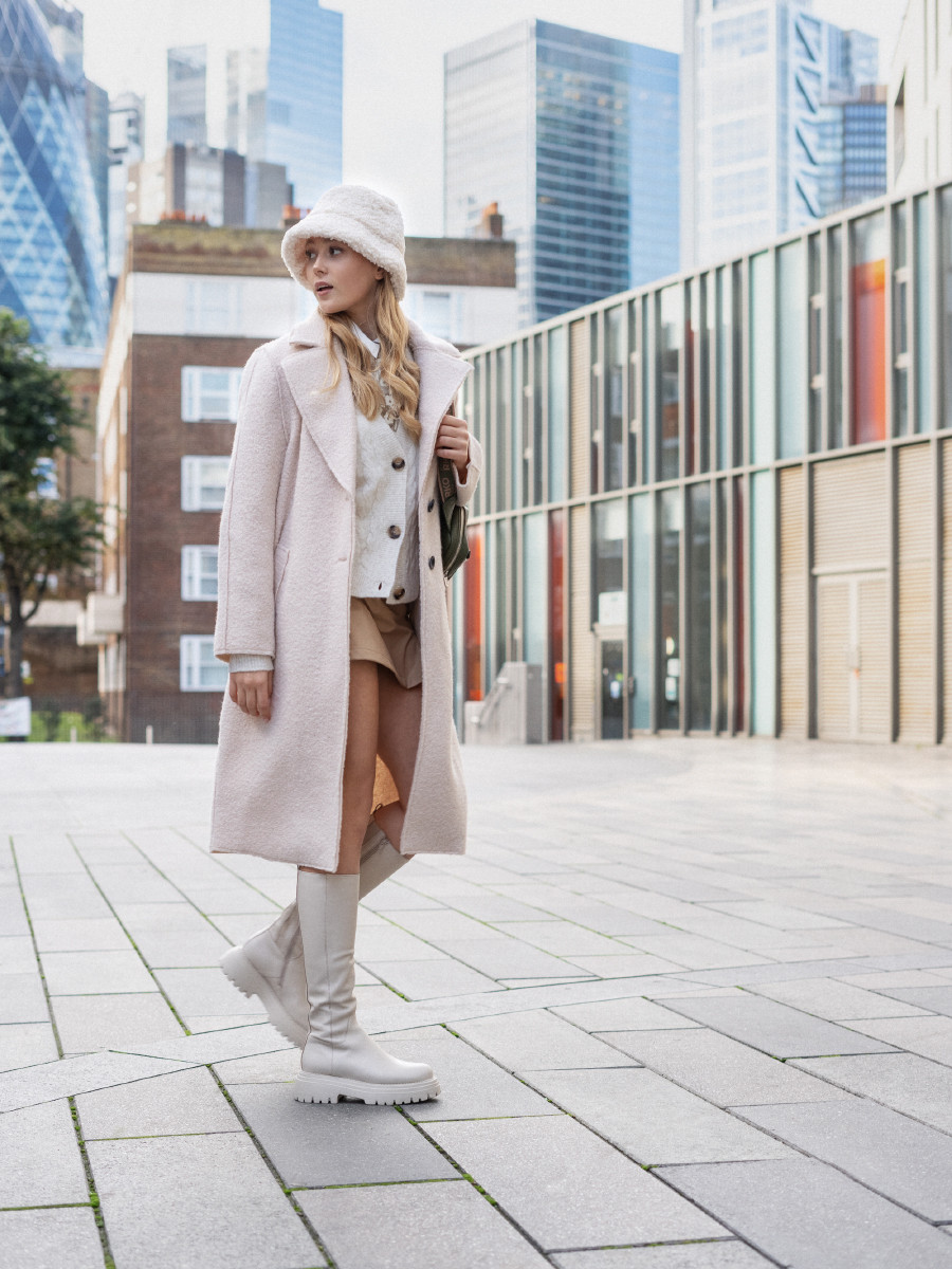 Kremowe kozaki z szerok cholewk