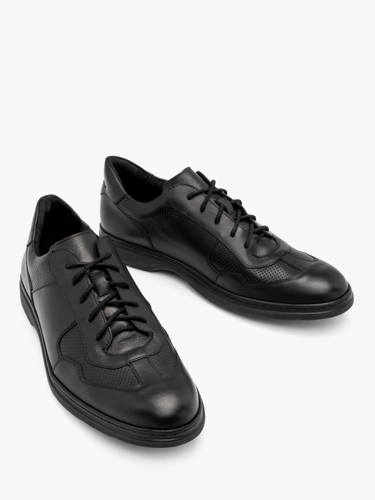 Czarny póbut mski z ozdobn cholewk