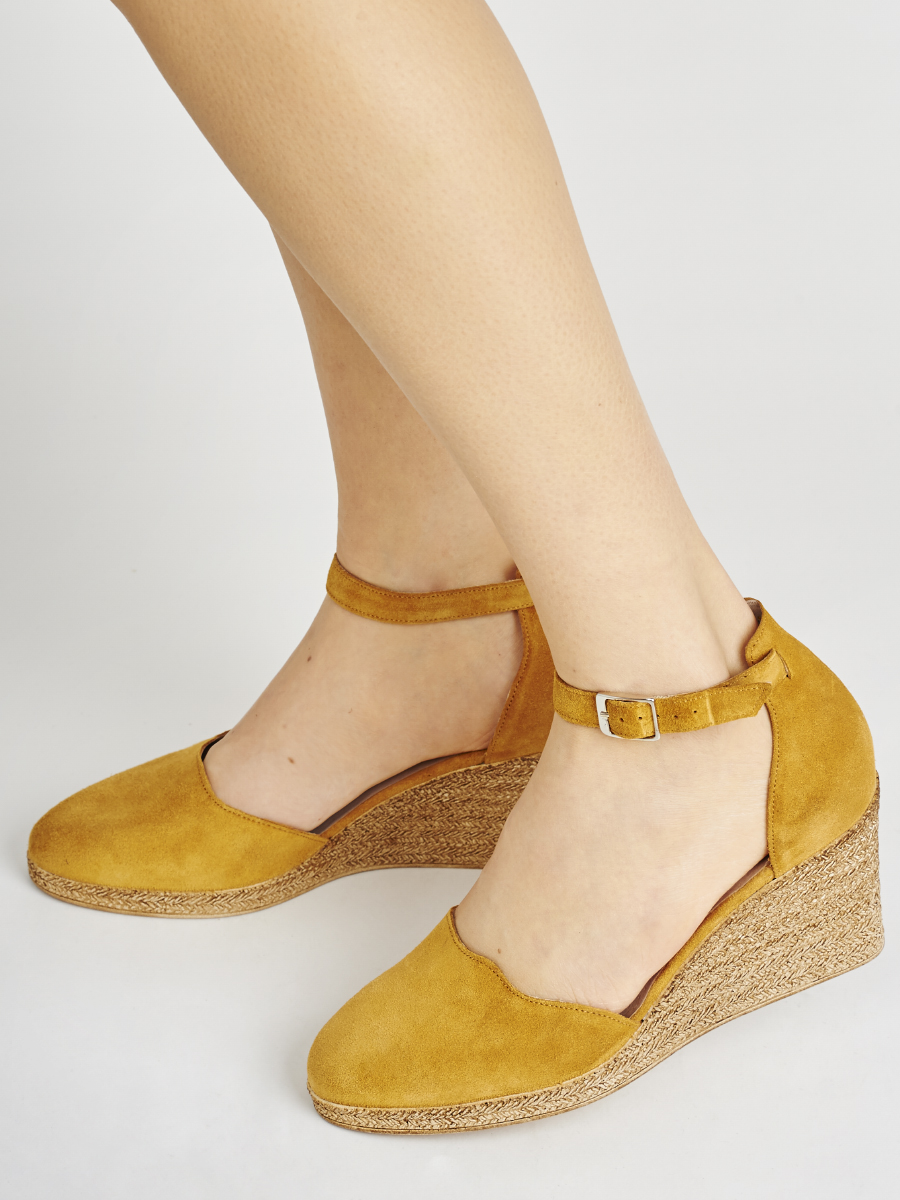 Dwuczciowe czóenka na klinie