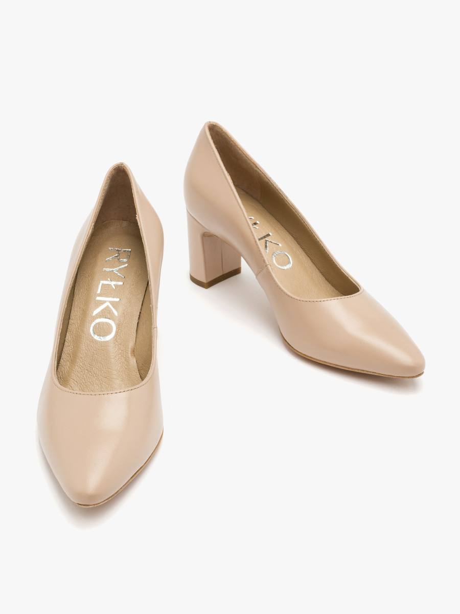 Beowe czóenko na supku