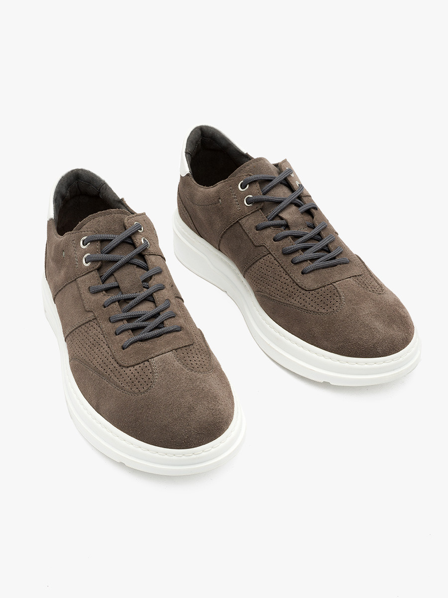 Szare póbuty sportowe na biaym spodzie