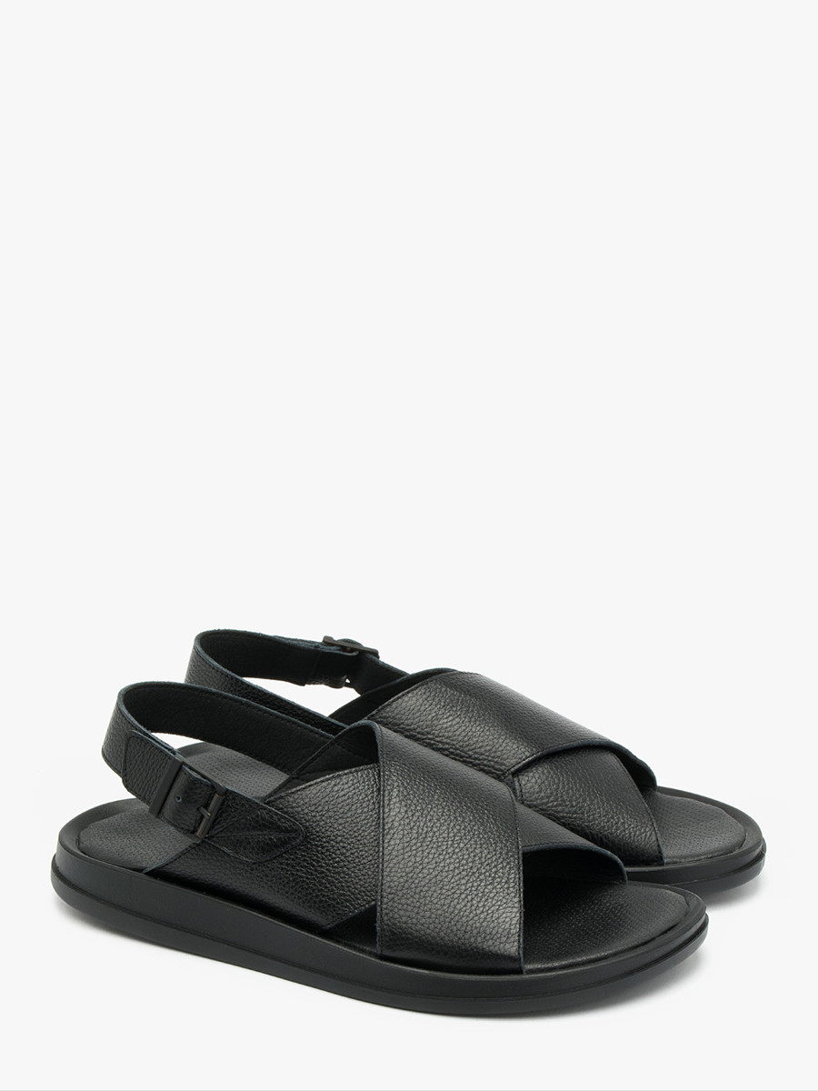 Czarne sanday z klamr