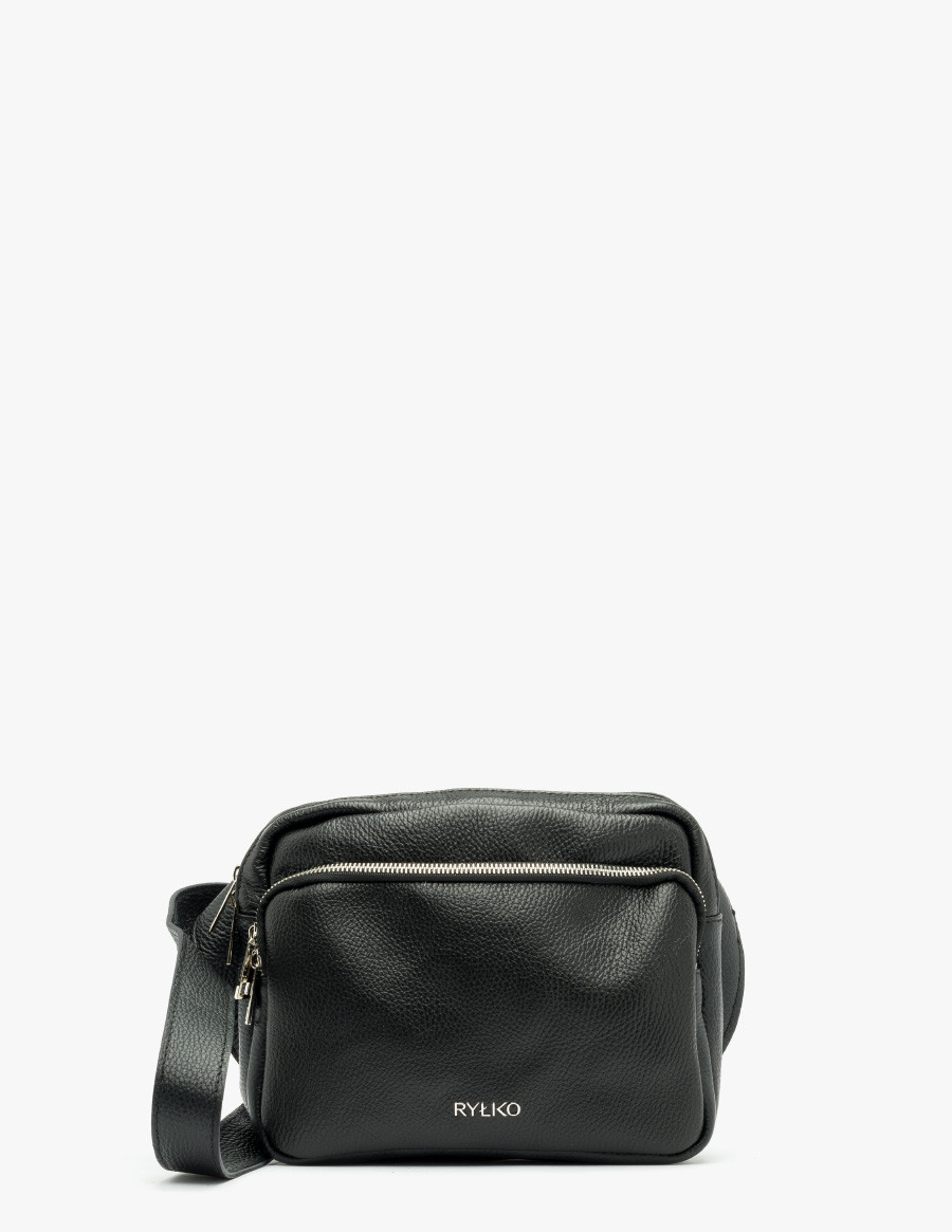 Czarna torebka typu nerka