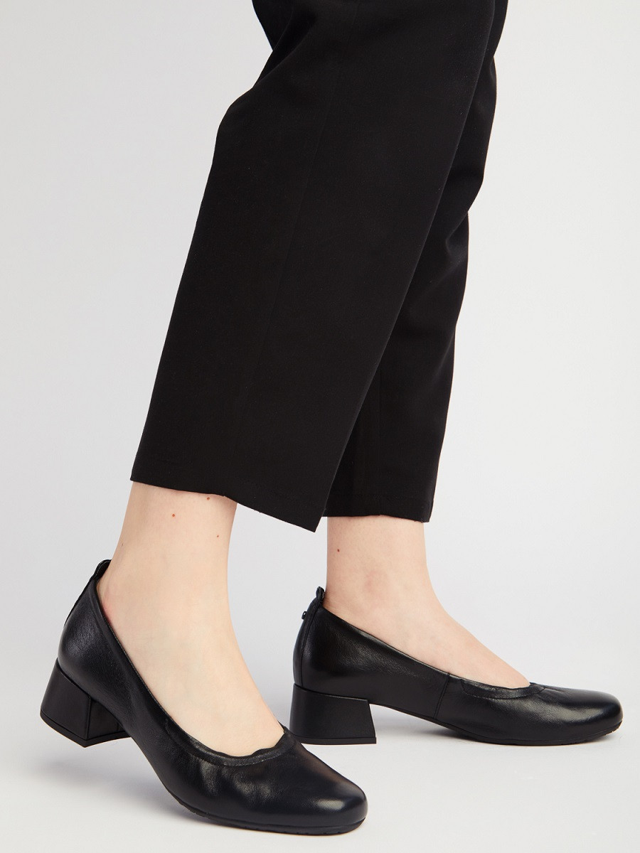 Czarne czóenka z marszczonym dekoltem