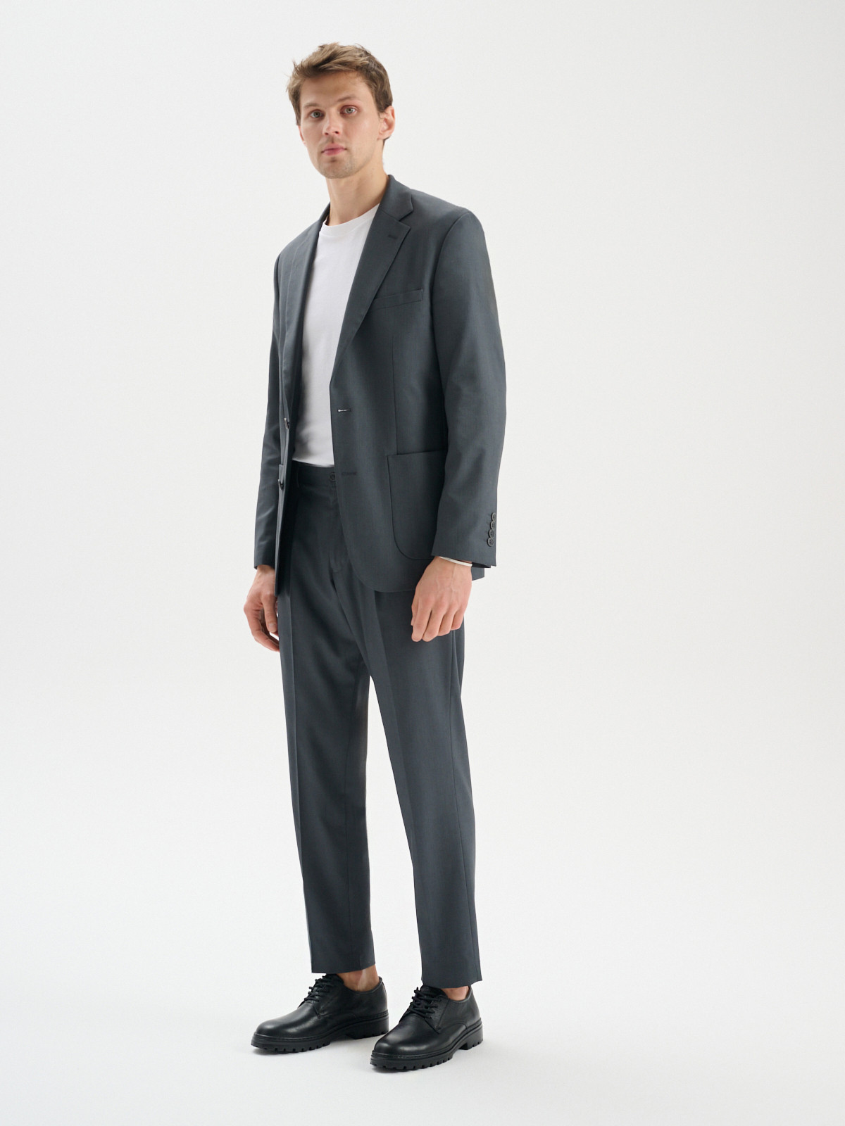 Czarny póbut mski na traktorowym spodzie