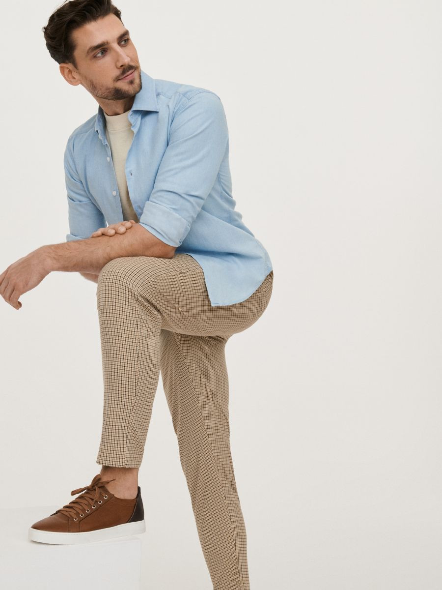 Brzowe póbuty mskie w sportowym stylu