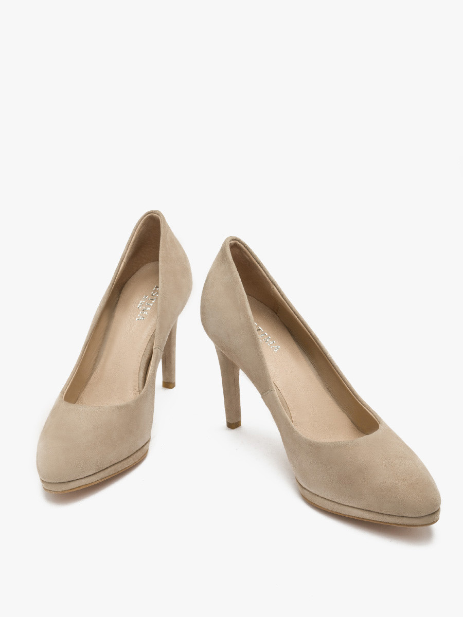 Beowe czóenko na szpilce