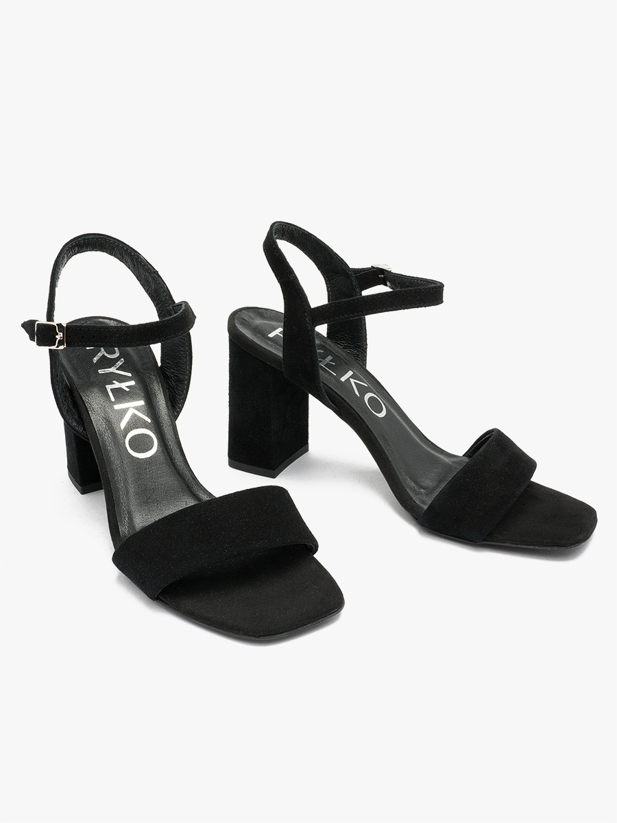 Czarne sanday na supku