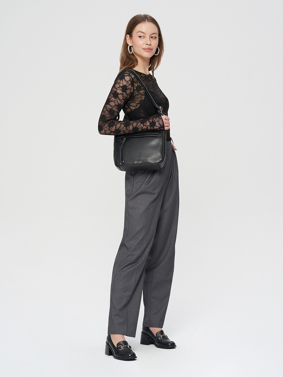 Czarne mokasyny z platynow ozdob na cholewce