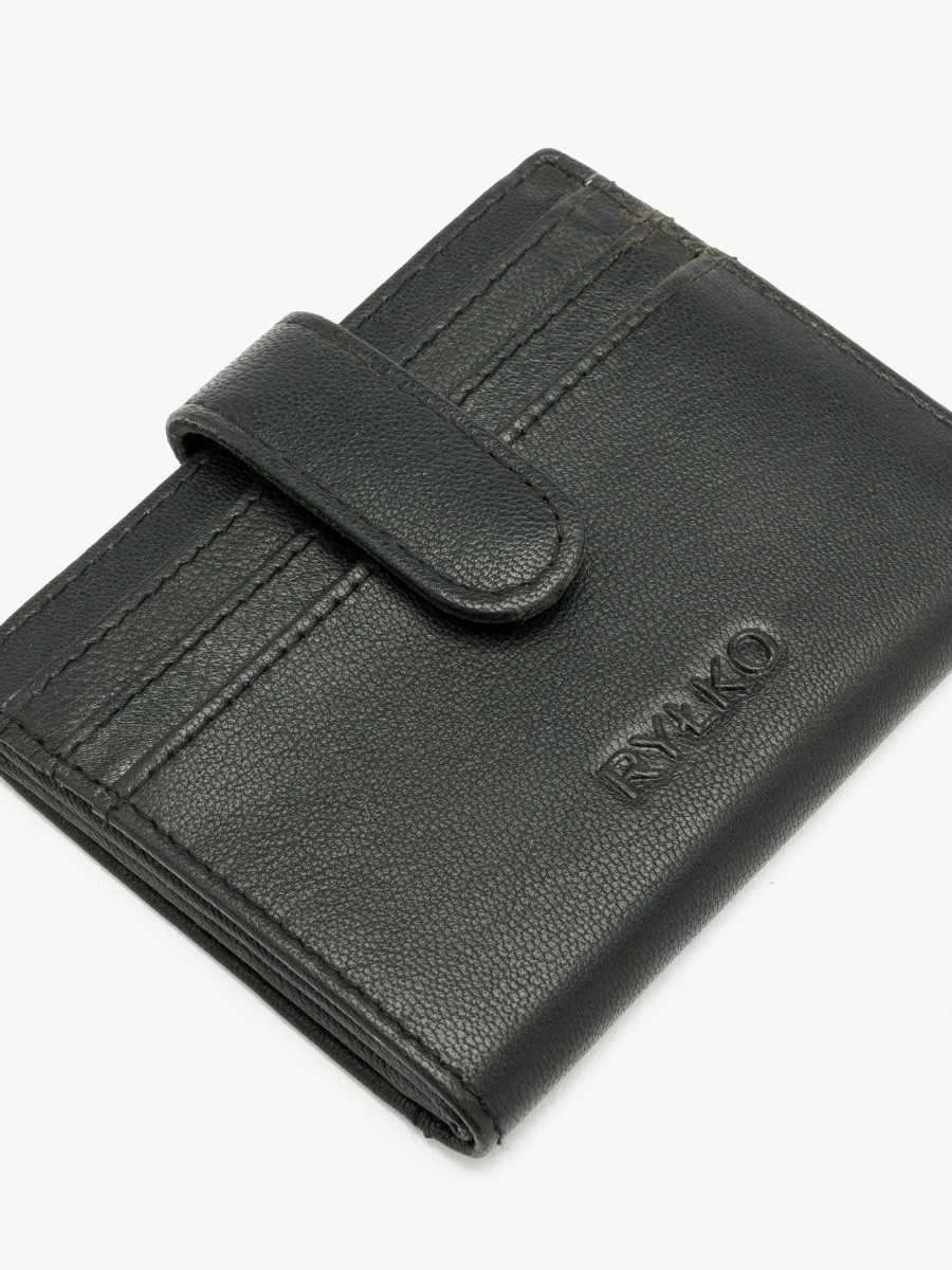 Czarne etui na karty