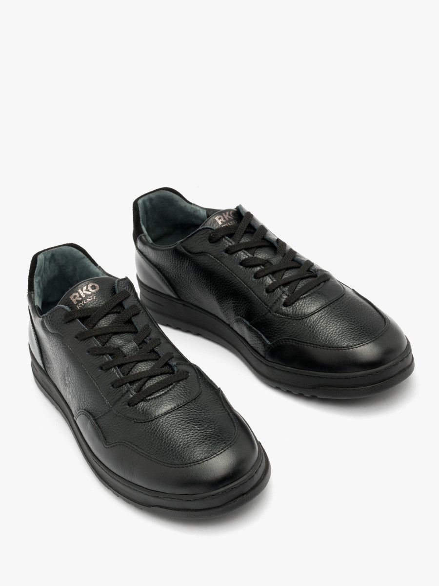 Czarne póbuty sportowe