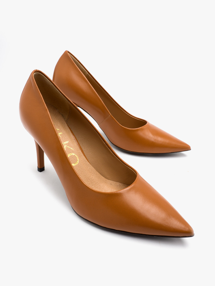 Rude czóenka na szpilce