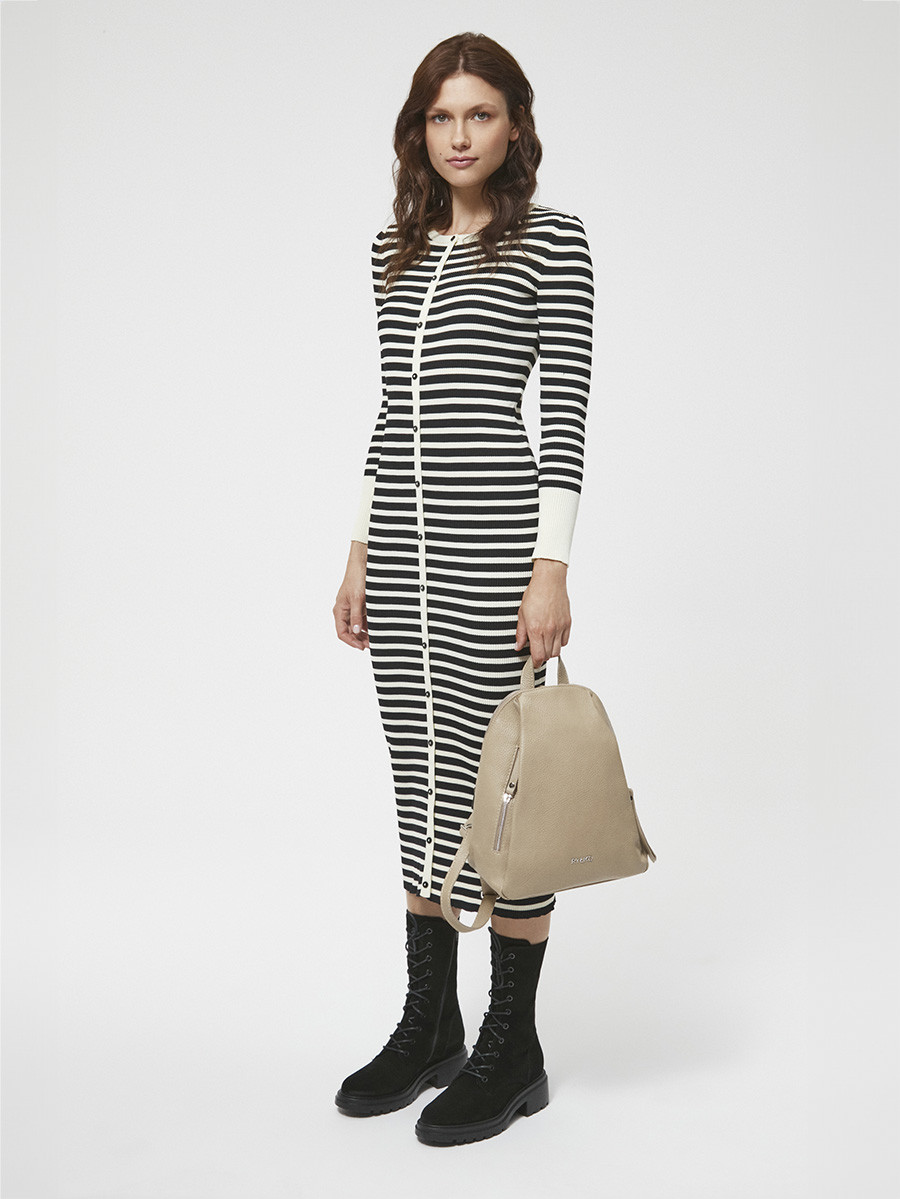 Ciemnobeowy plecak z logotypem