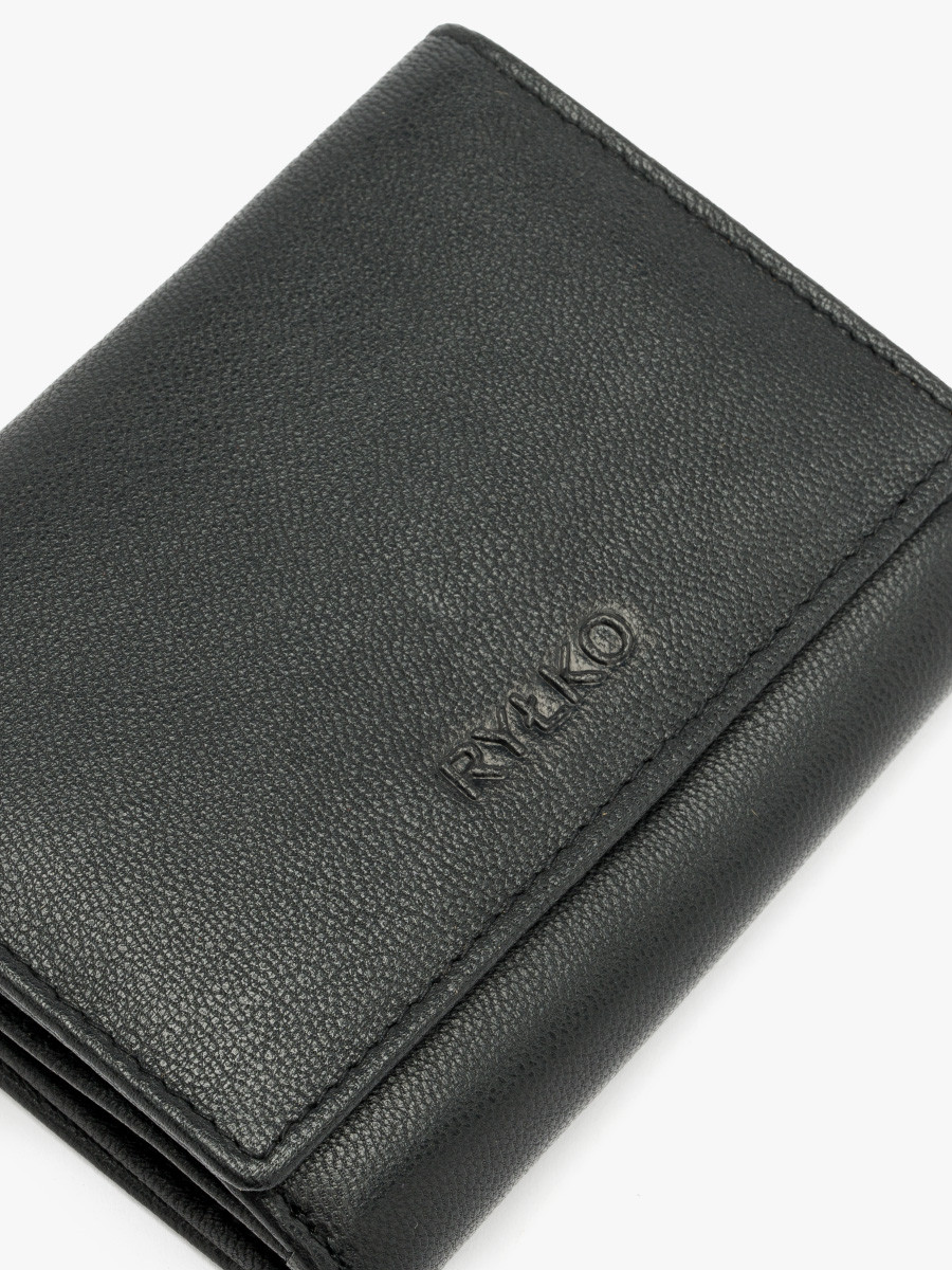 Czarny portfel damski