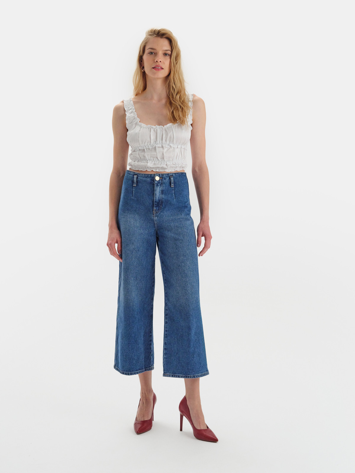 Czerwone czóenko na wysokim obcasie