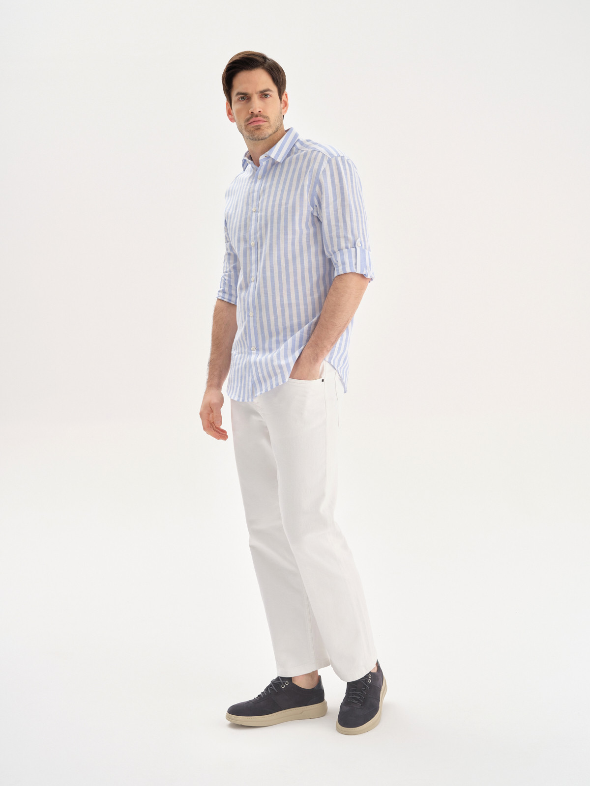 Granatowe póbuty sportowe na kremowym spodzie