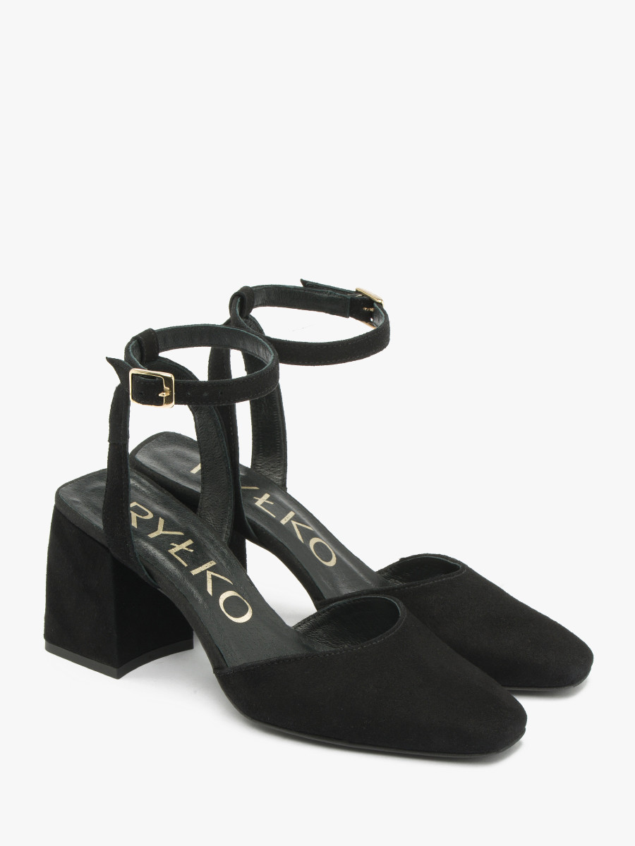 Welurowe czóenka z paskiem wokó kostki