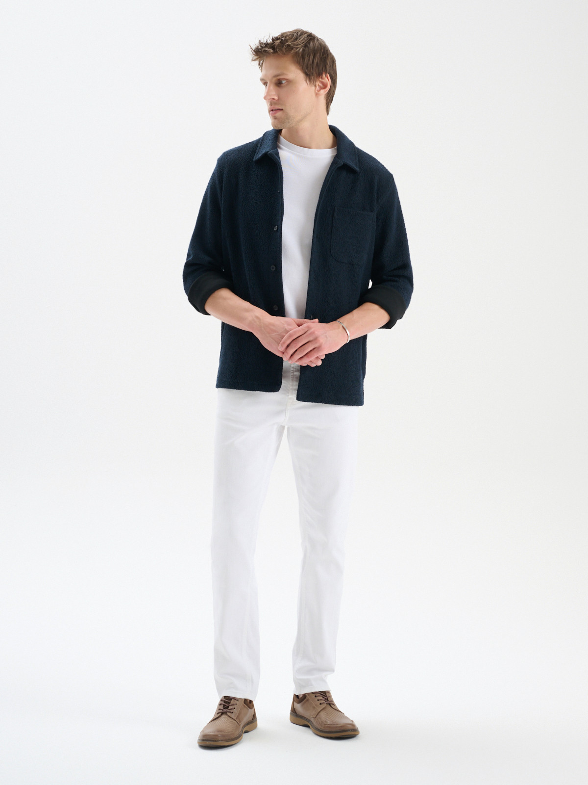 Brzowe póbuty z ozdobn perforacj