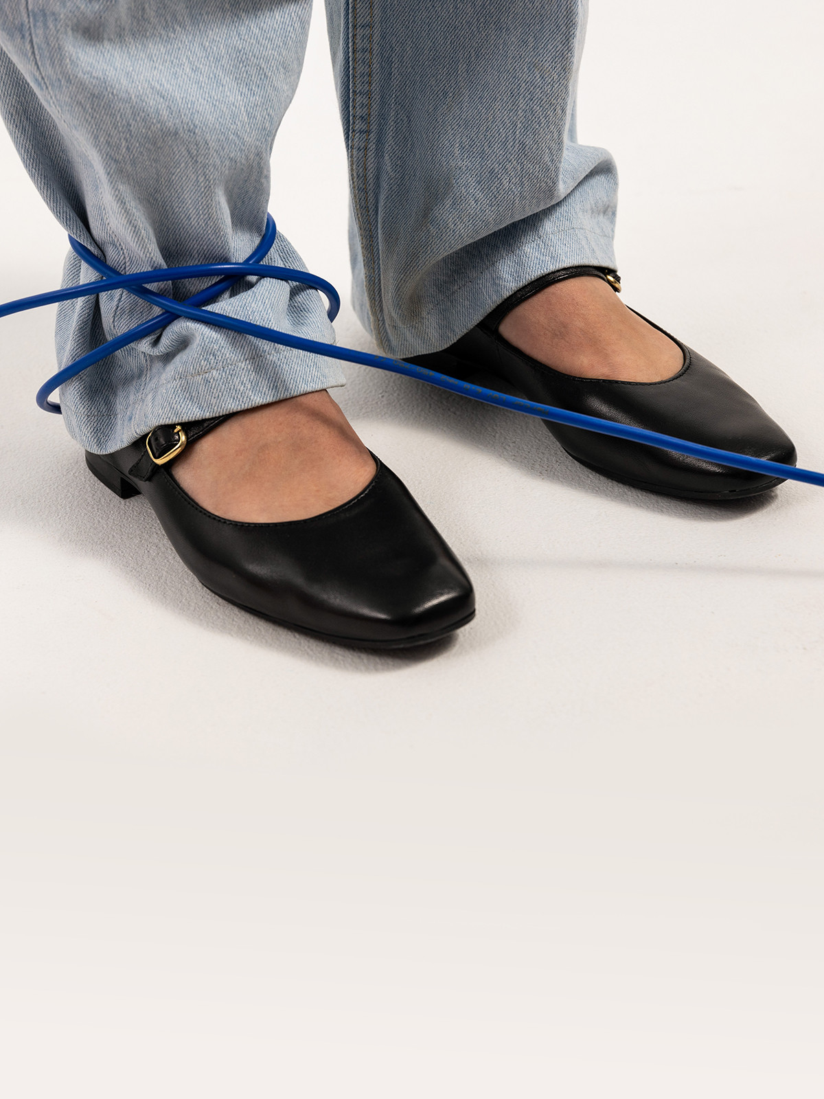 Czarne baleriny z ozdobnym zapiciem