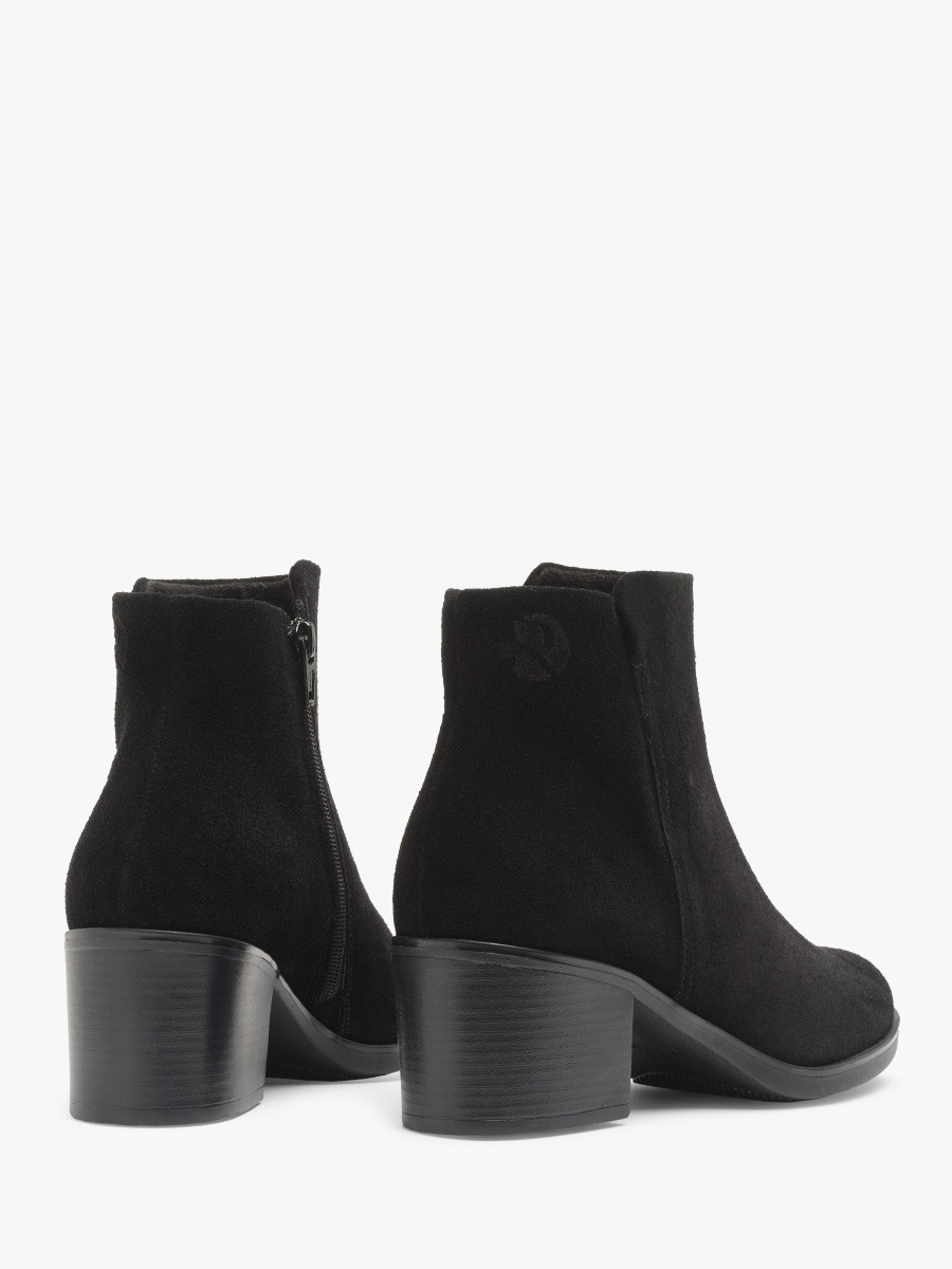 Czarne botki na obcasie