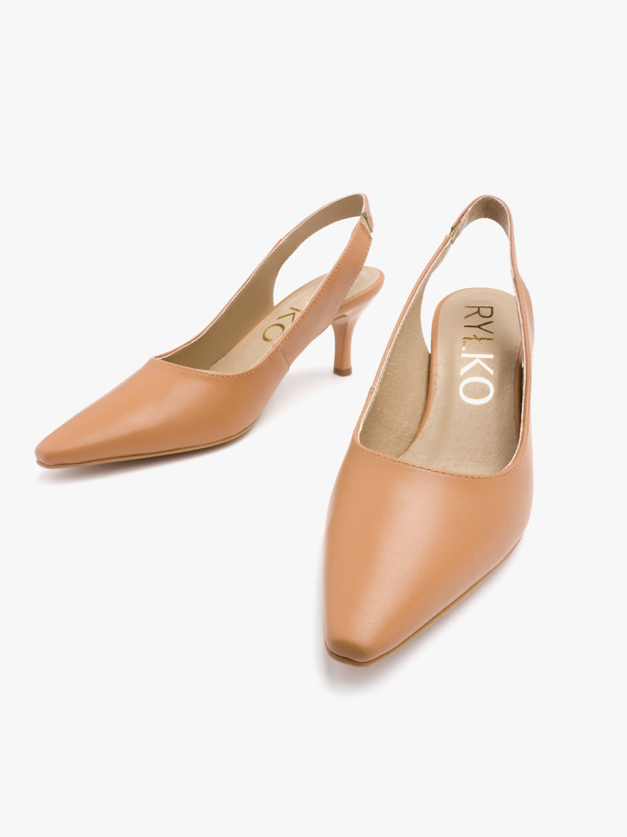 Beowe czóenka z odkryt pit