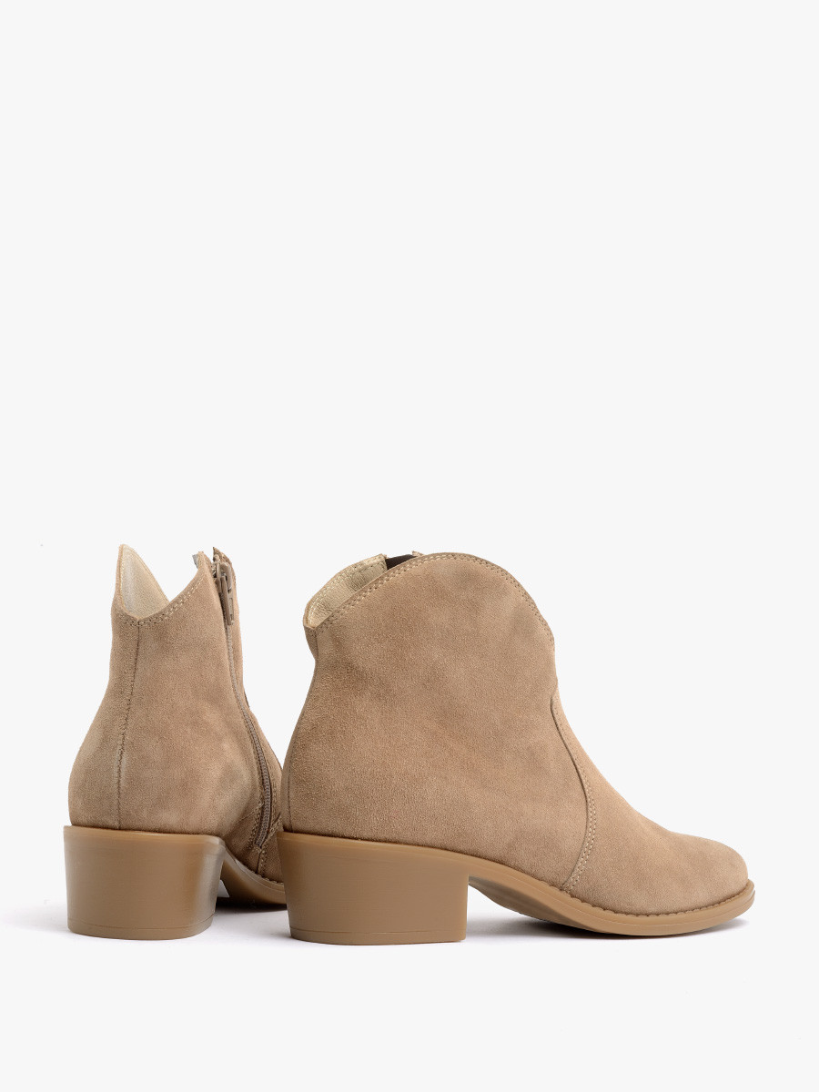 Beowe, welurowe kowbojki