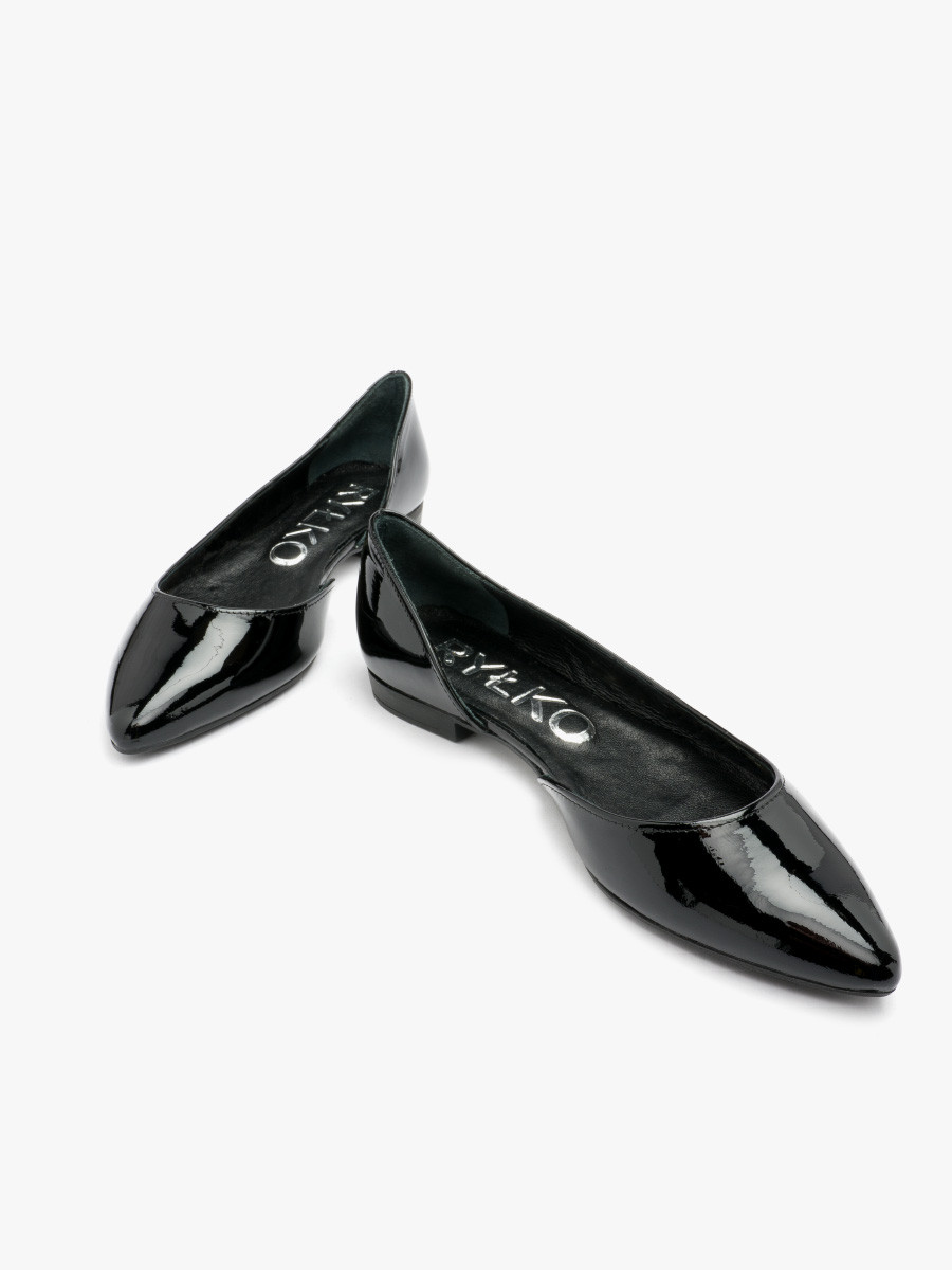 Lakierowane baleriny z ozdobn cholewk