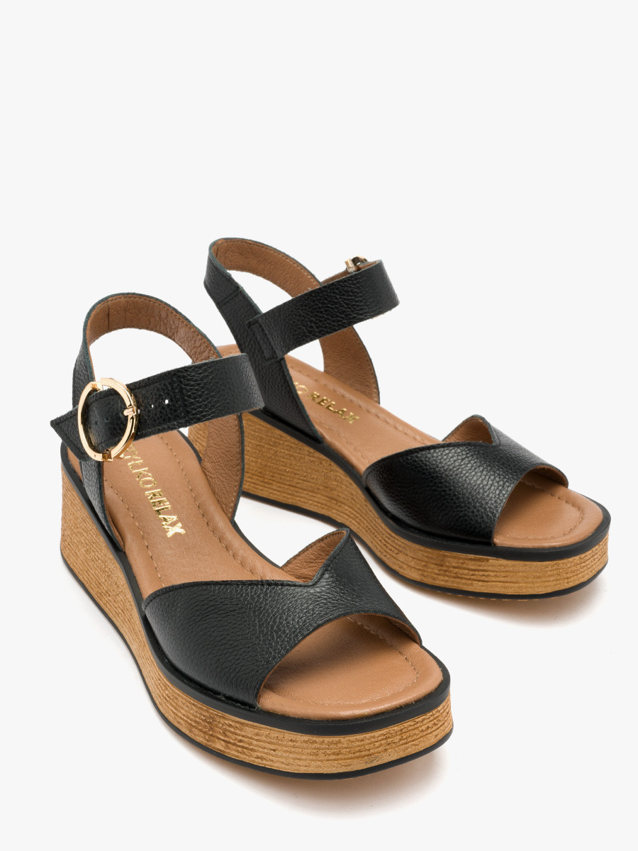 Czarne sanday na platformie