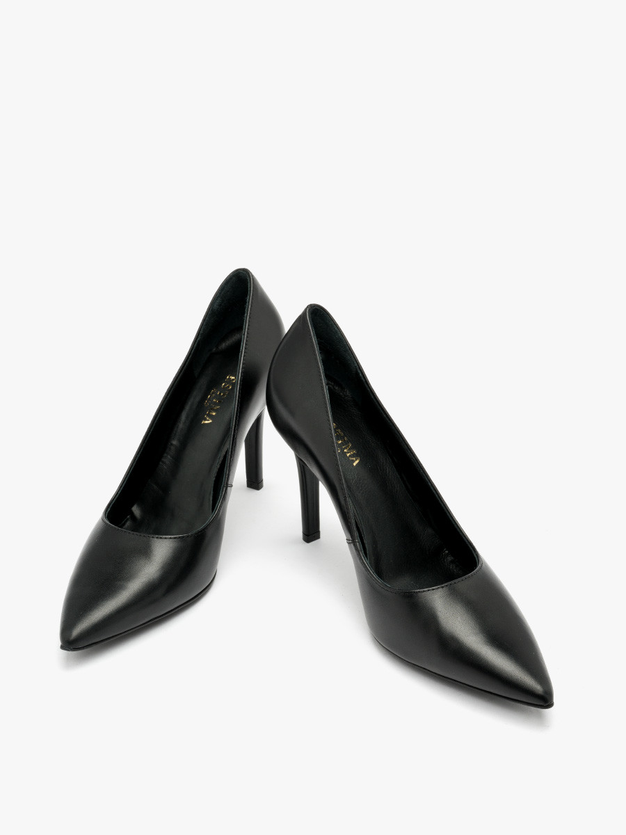 Czarne czóenka na wysokim obcasie