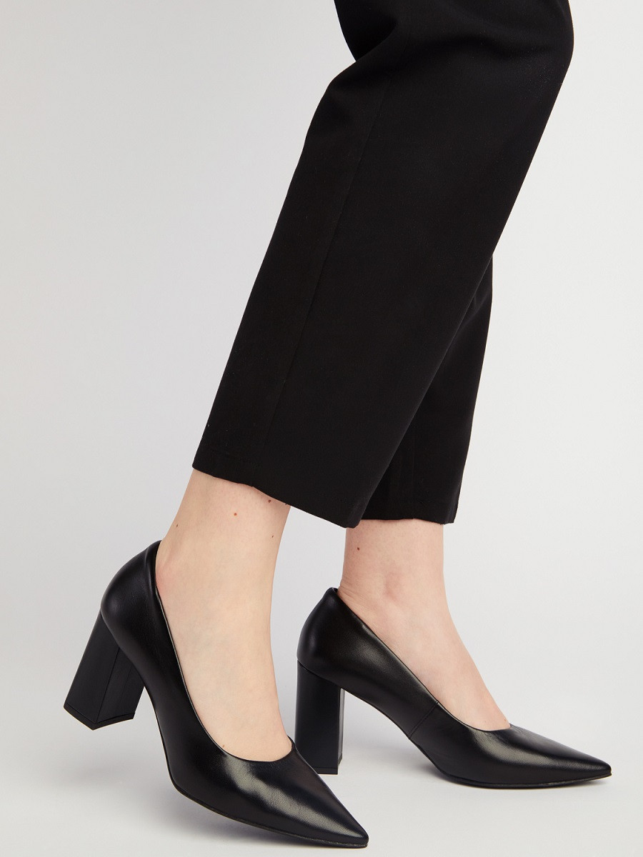 Czarne czóenka na supku