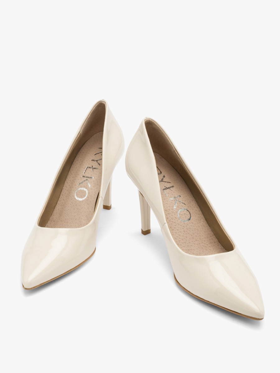 Lakierowane czóenka na szpilce