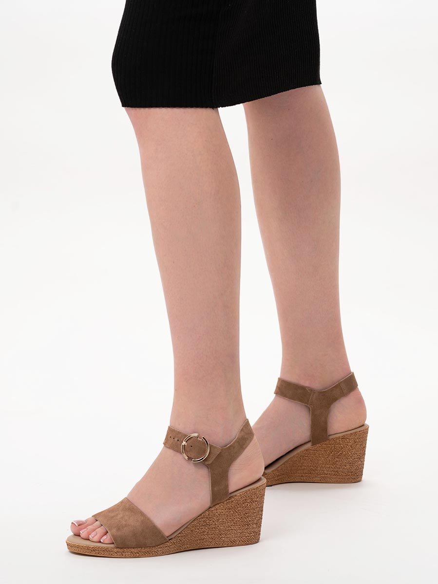 Beowe sanday na koturnie