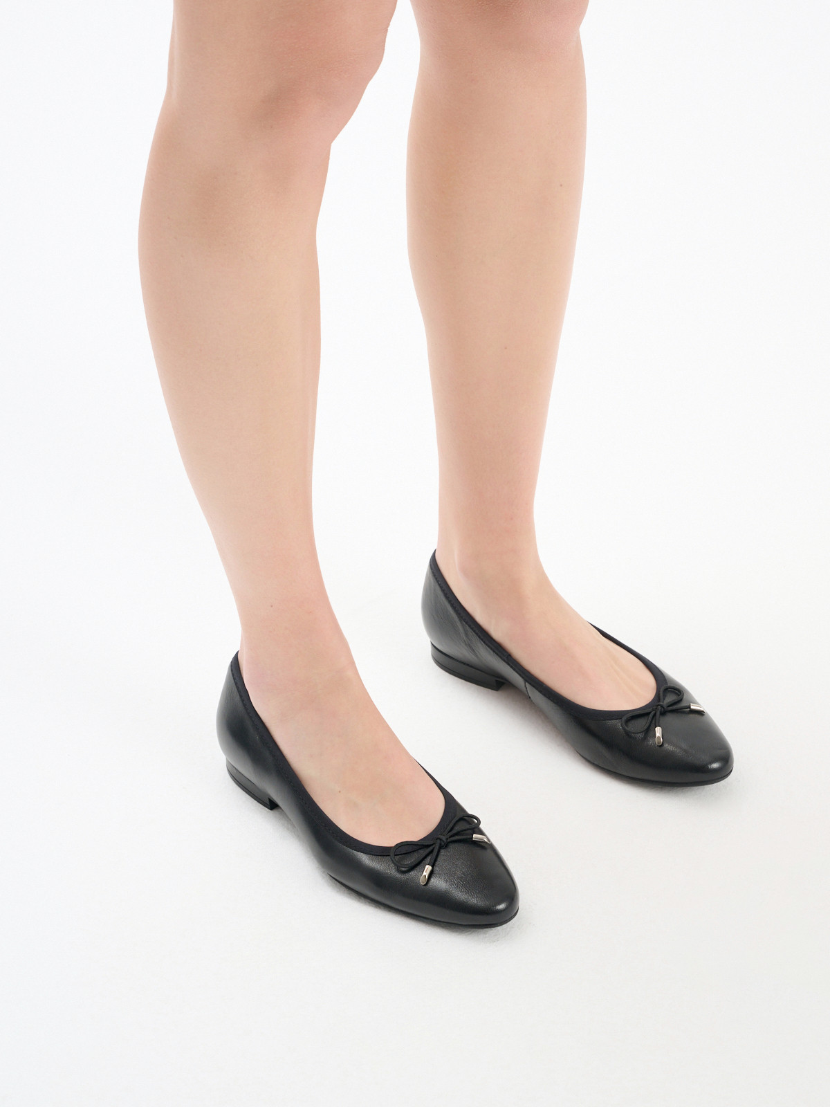 Czarne baleriny z ozdobn kokard